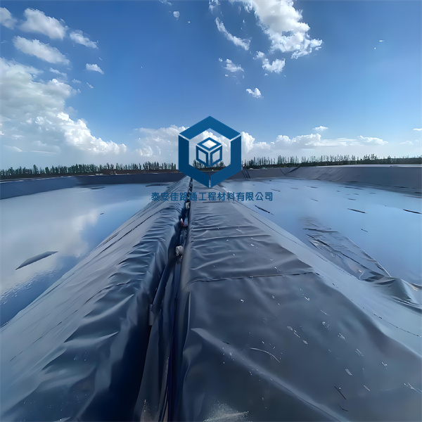 購買魚蝦養(yǎng)殖防滲土工膜的注意事項(xiàng)