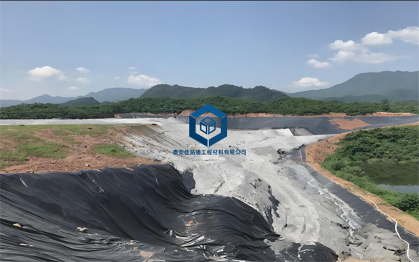 防滲土工膜在尾礦中的應(yīng)用及其優(yōu)勢(shì)