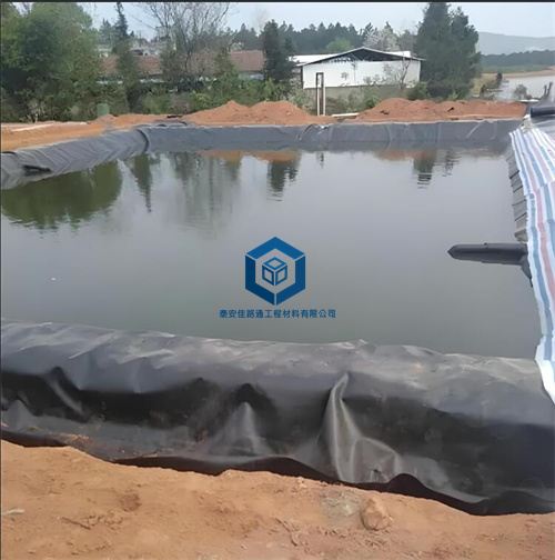 1.5mm美標(biāo)土工膜在污水處理廠的應(yīng)用