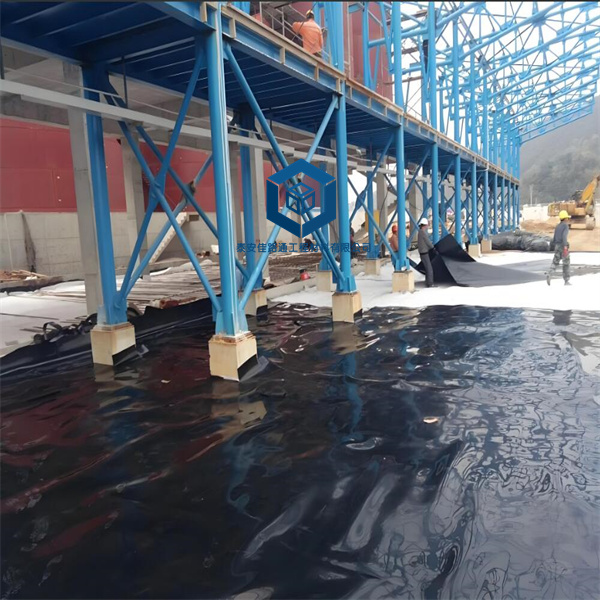 1.5mm土工膜在化工廠污水處理廠的應(yīng)用優(yōu)勢(shì)與實(shí)施方案